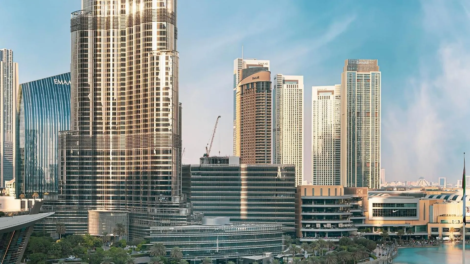Iconic Two-Bedroom Apartment With Full Burj Khalifa & Fountain View By Prestige Nest Dubaj