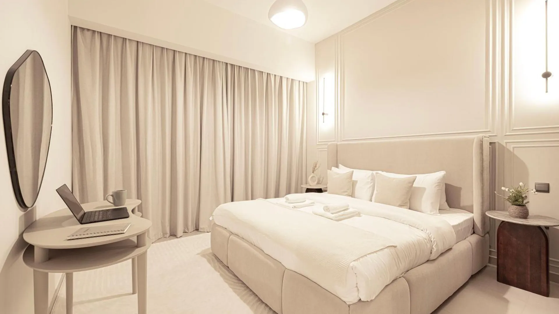 Iconic Two-Bedroom Apartment With Full Burj Khalifa & Fountain View By Prestige Nest Dubaj 0*,