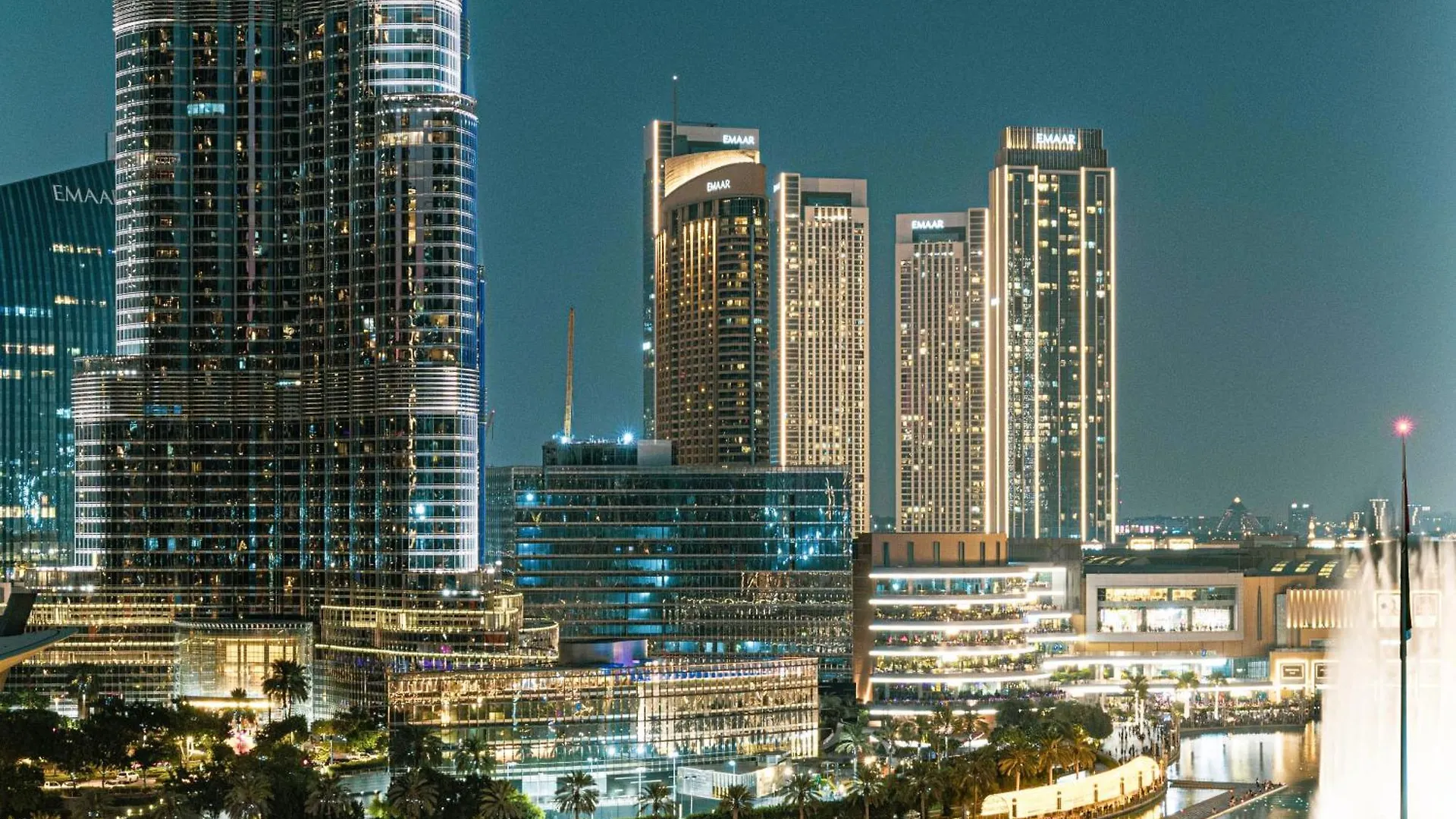 Iconic Two-Bedroom Apartment With Full Burj Khalifa & Fountain View By Prestige Nest Dubaj